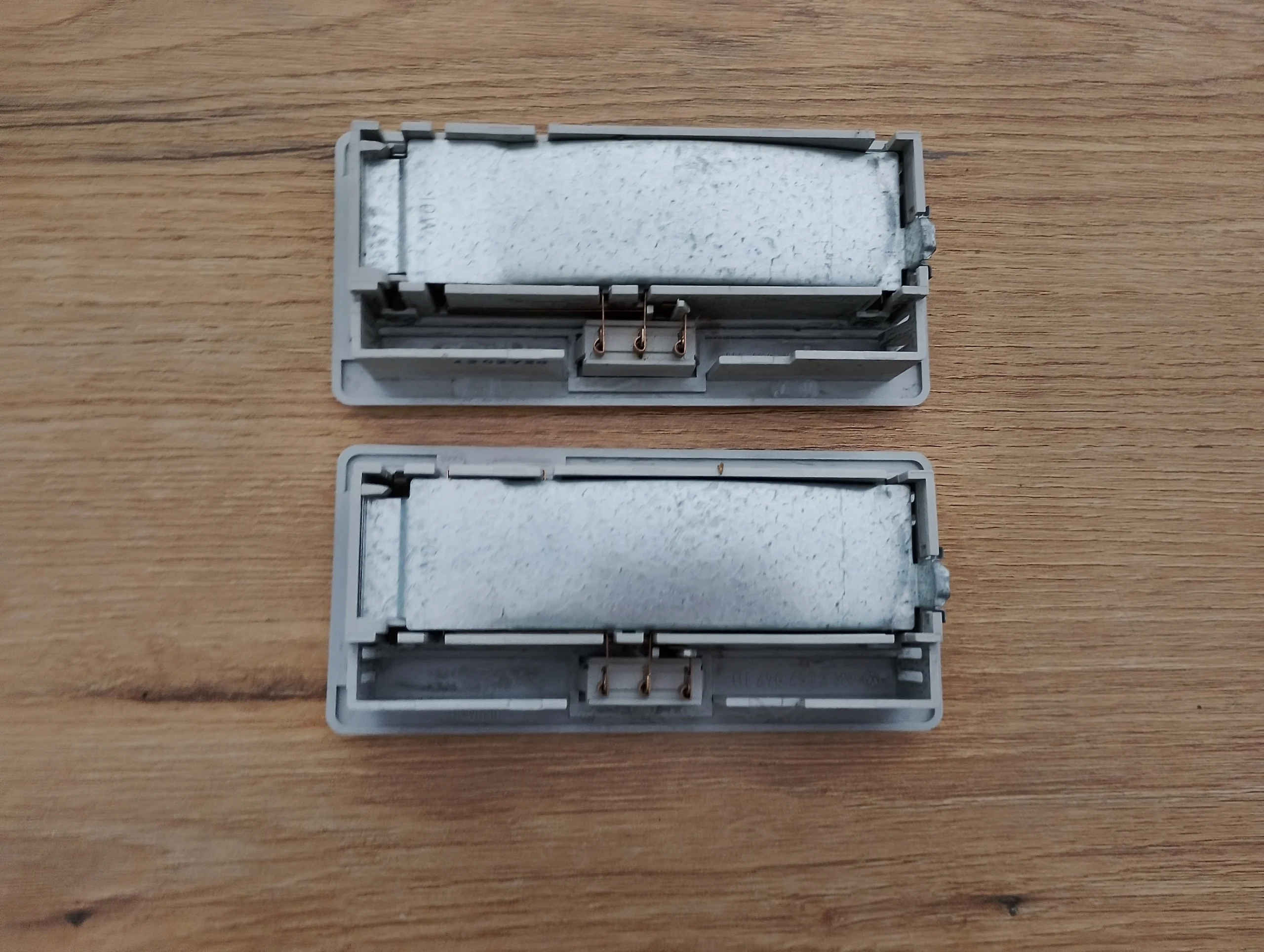 vw-multivan-i-t4-caravelle-lampka-podsufitki-dachu-90-03-3b0947291-ak2357947111-2357947111-ed-car.pl-6057620