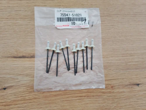 toyota-lexus-10x-spinki-spinka-nit-klipsy-listwy-szyby-czolowej-75547-51021-7554751021-ed-car.pl-7295062