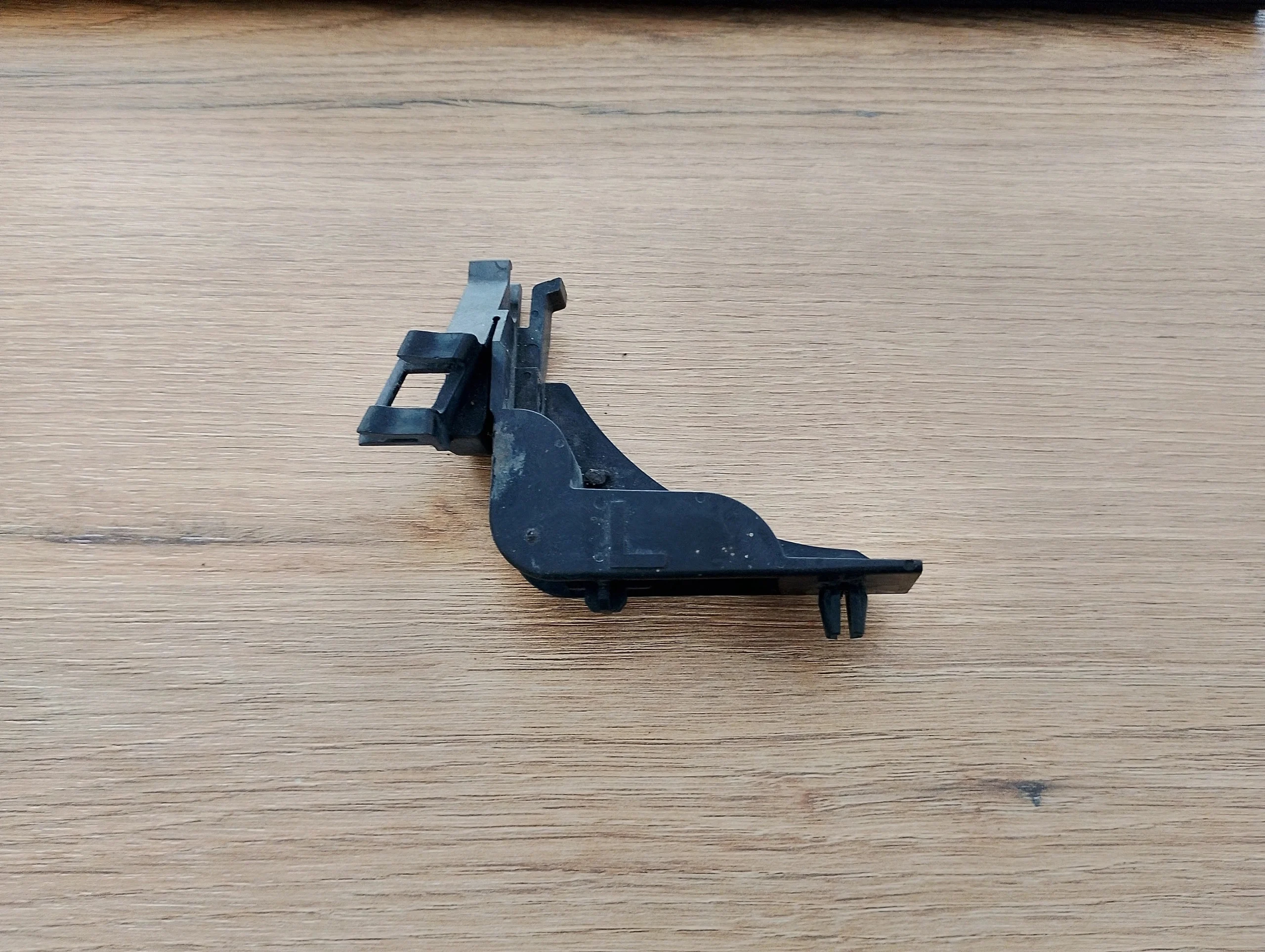 toyota-yaris-i-slizg-zderzaka-blotnika-lewy-przod-01-05-a52536-0d010-52536-0d010-edcar-ed-car.pl-7200989