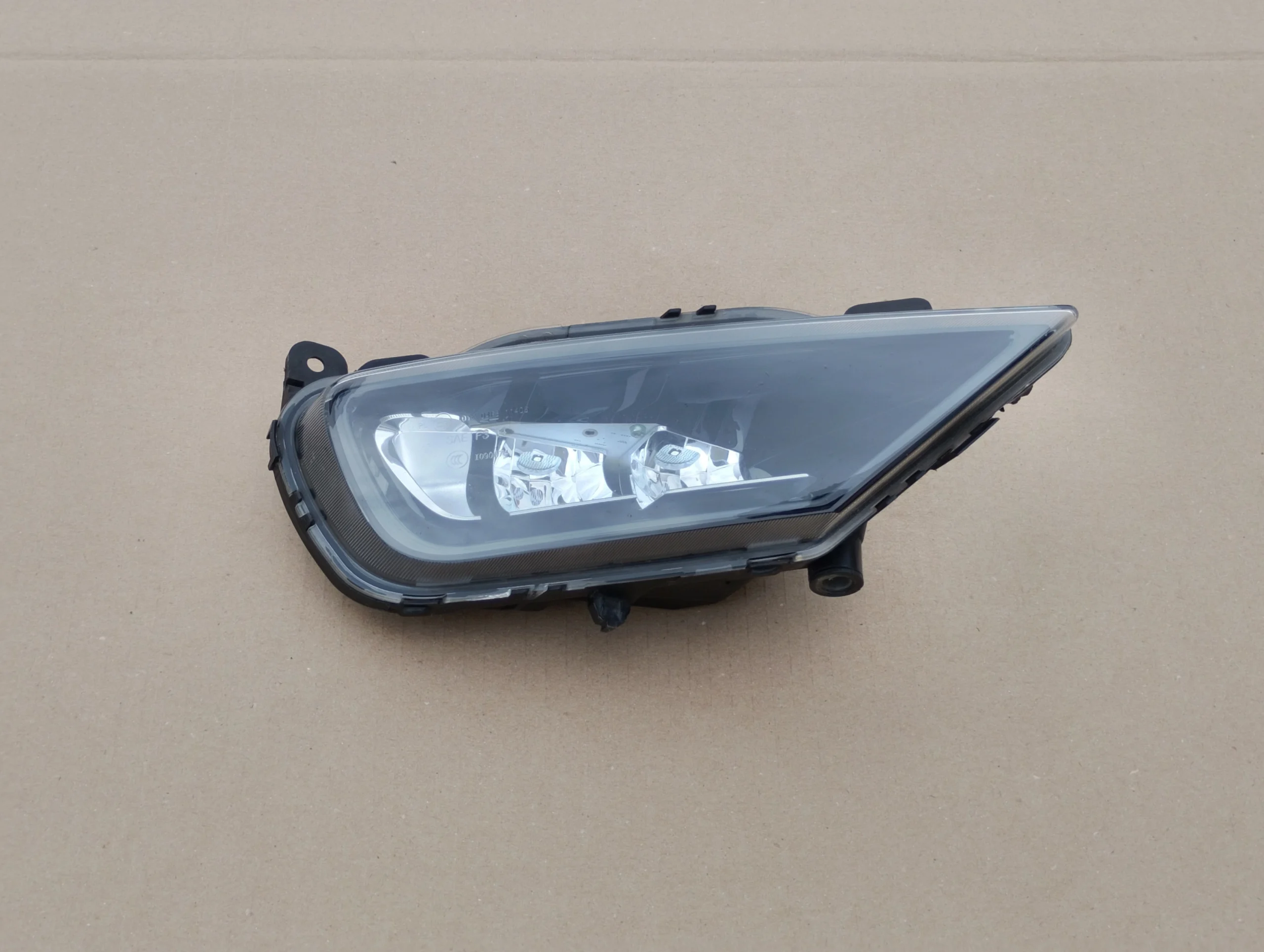 volvo-s90-v90-xc60-xc90-halogen-drl-lampa-przeciwmgielna-prawy-przod-31395866-edcar-ed-car.pl-7294348