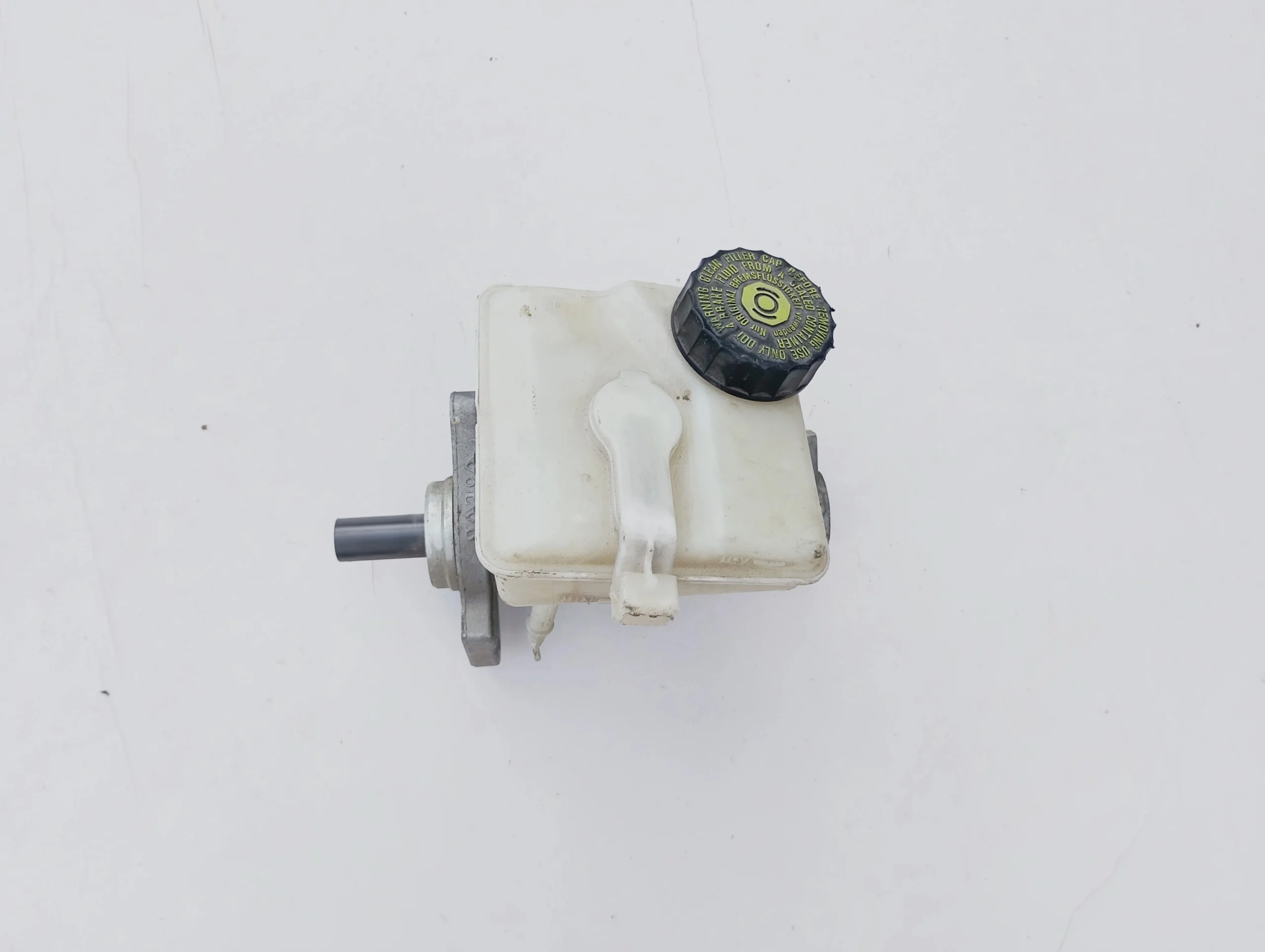 volvo-v70r-v70-ii-s60r-s60-zbiorniczek-plynu-pompa-hamulcowa-8646006-edcar-ed-car.pl-7293119