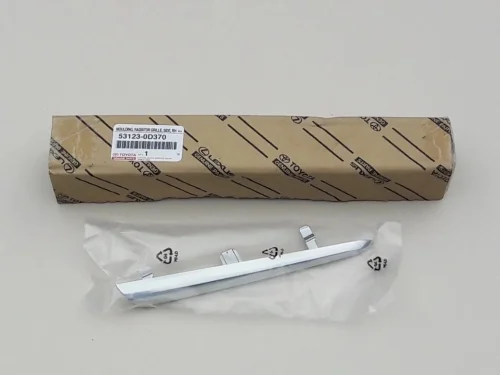 yaris-iii-2-lift-listwa-zderzaka-prawy-przod-17-20-a53123-0d370-ed-car.pl-5446425