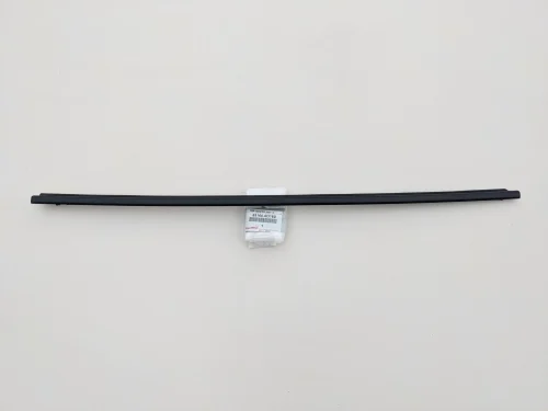 yaris-iii-3d-prawa-listwa-zgarniajaca-szyby-11-20-a68160-0d160-ed-car.pl-5961103