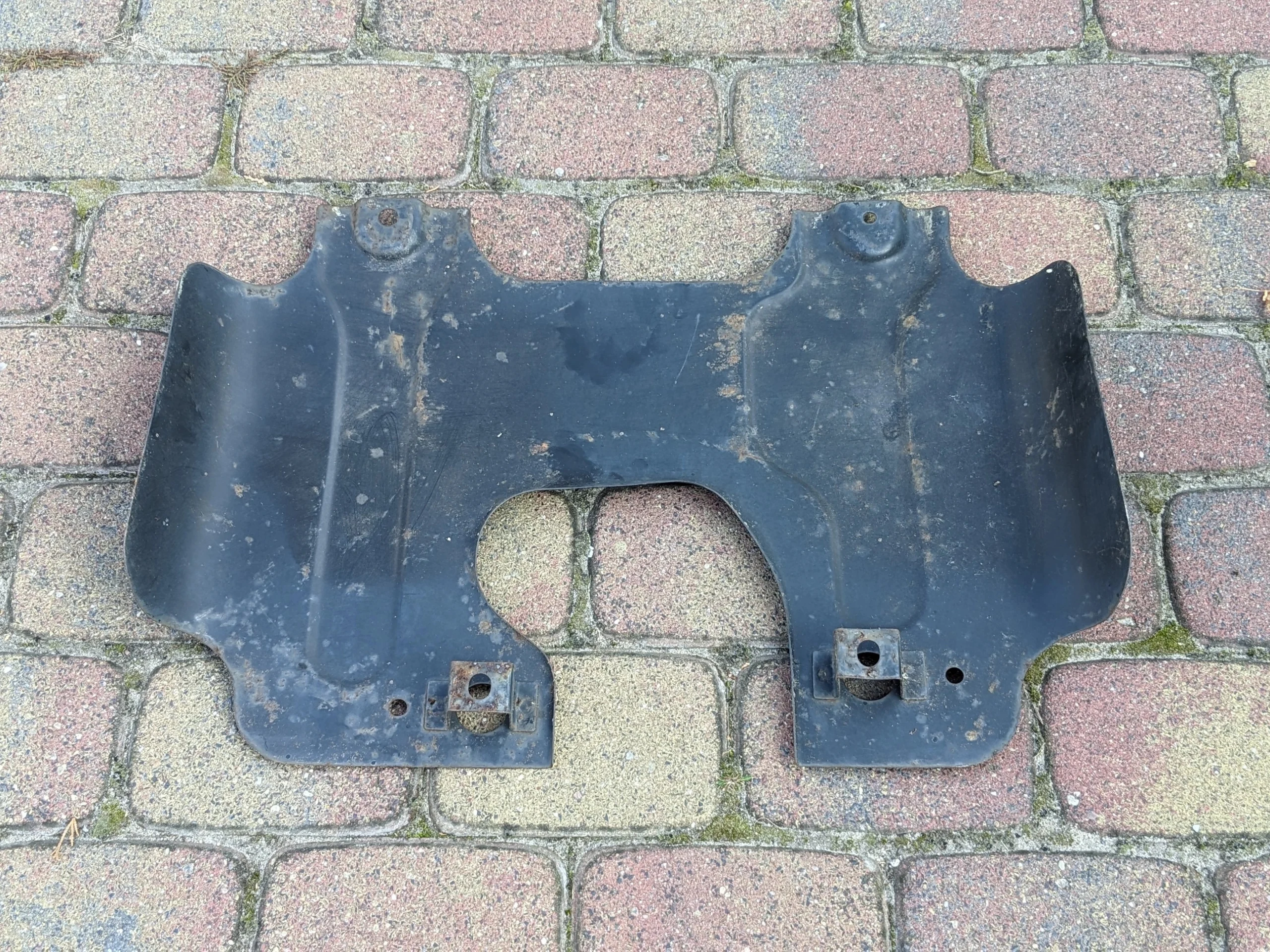 hilux-vii-metalowa-srodkowa-oslona-silnika-skrzyni-biegow-przod-05-15-ec-51420-0k010-a51420-0k010-ed-car.pl-7308134