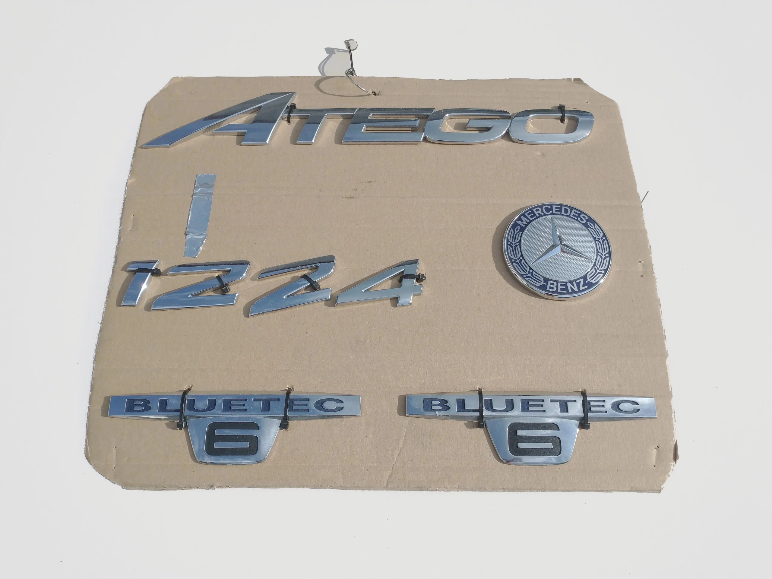 mercedes-atego-a973-w973-znaczek-emblemat-napis-1224-bluetec-6-a6738100018zgs-a6738100018-zgs-ed-car.pl-6662614