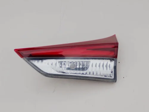 toyota-auris-ii-lift-kombi-lampa-klapy-prawy-tyl-15-18-81581-02880-ed-car.pl-7145147
